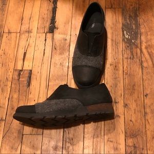 Sorel women’s size 9.5 grey-black loafers